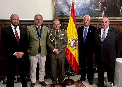 Representación del Solar de Tejada, junto al General de División