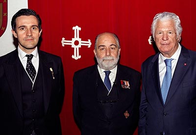 D. José Luis Sampedro Escolar con el representante de la Soberana Orden de San Juan, D. Carlos Nieto González, y D. Juan Manuel de Melgar y Escoriaza Señor de Alconchel e infanzón de Illescas