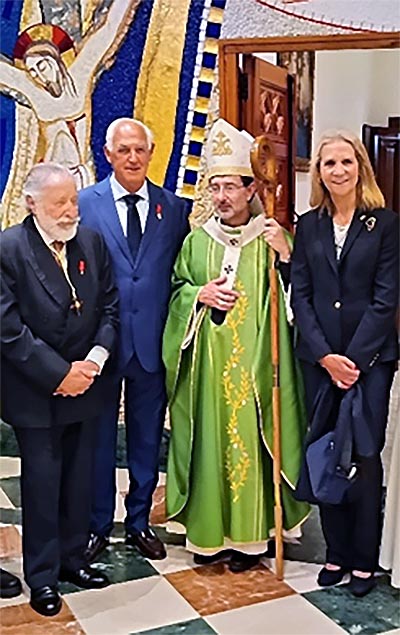 La Infanta Elena junto con El Exmo Sr. Cardenal, Don Fernando Juste (Solar de Tejada) y Don Javier del Arco, (Maestrante de Zaragoza)
