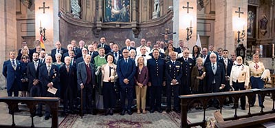 Foto de grupo de asistentes en la iglesia de Santa Lucía (Santander).